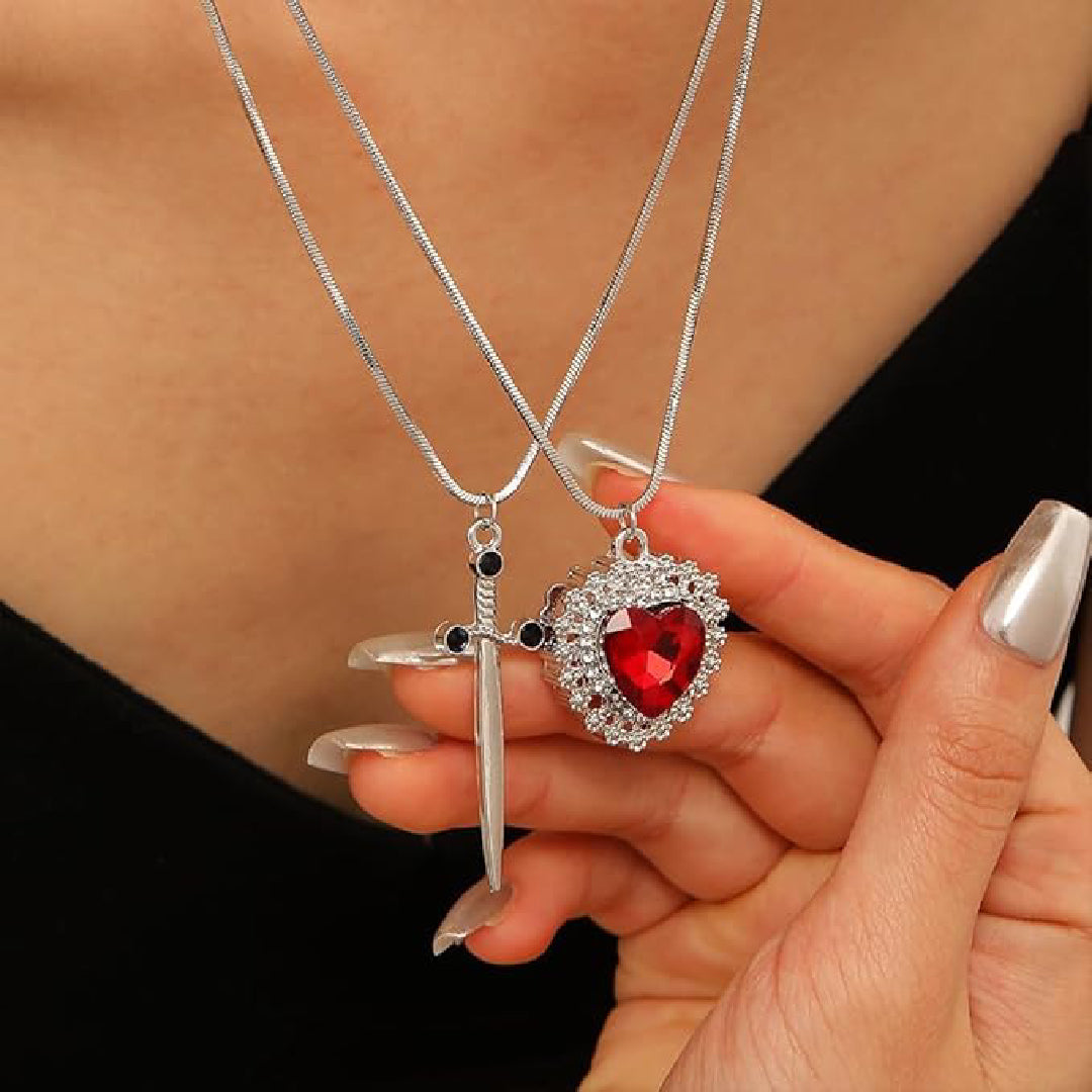 Collar de pareja de Espada y Corazón