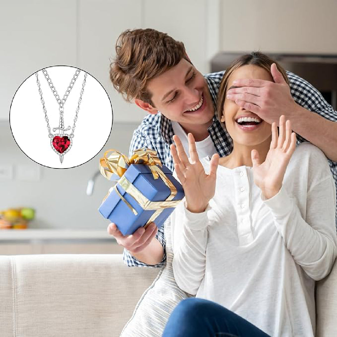 Collar de pareja de Espada y Corazón